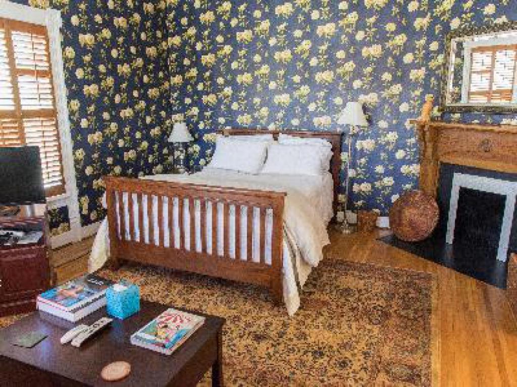 Charles Bass House Bed & Breakfast South Boston Bilik gambar